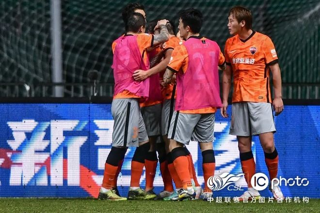 AYXapp下载-江苏苏宁被扳平，主帅郑达伦怒怼裁判