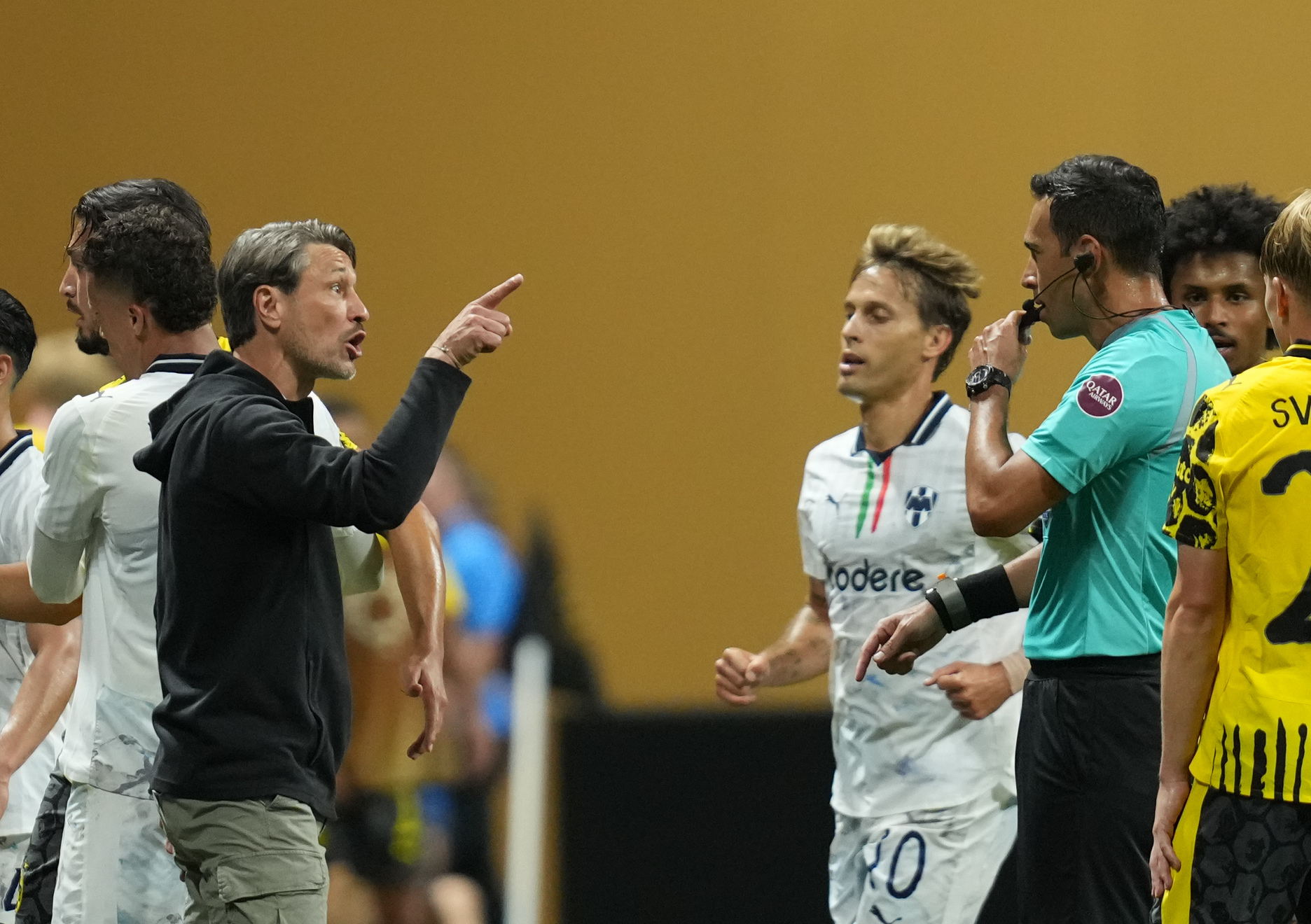 多特蒙德球员破门得分，助球队夺得宝贵分