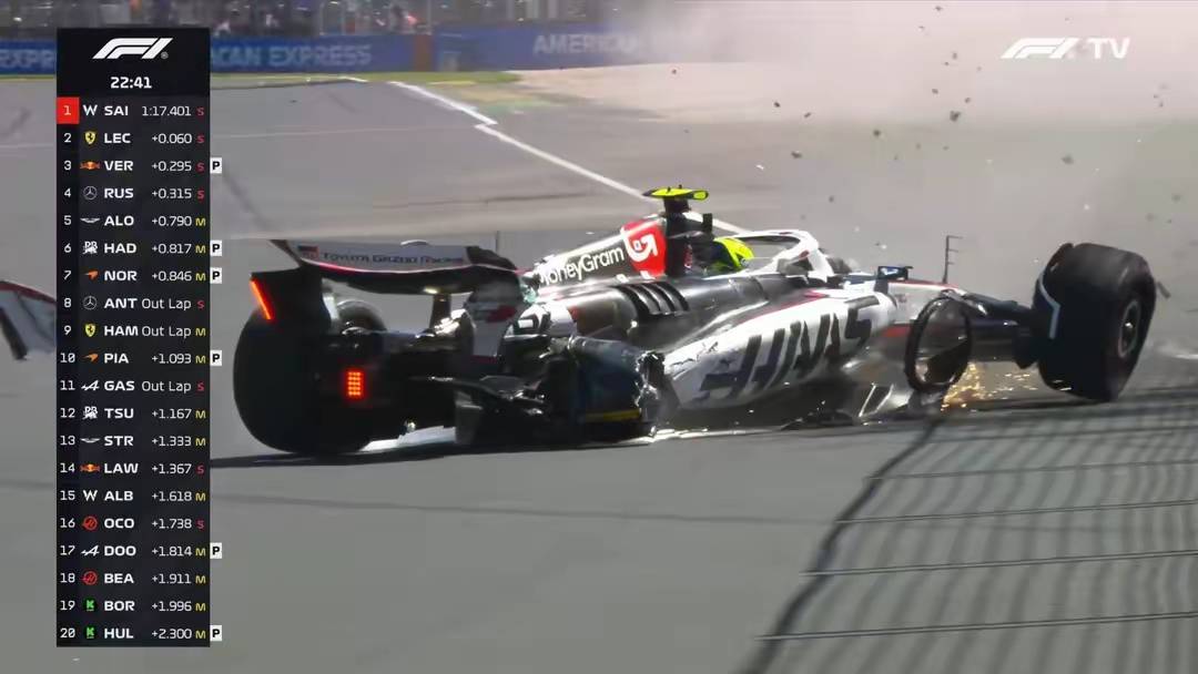 梅赛德斯横扫哈斯车队，塞恩斯高光表现