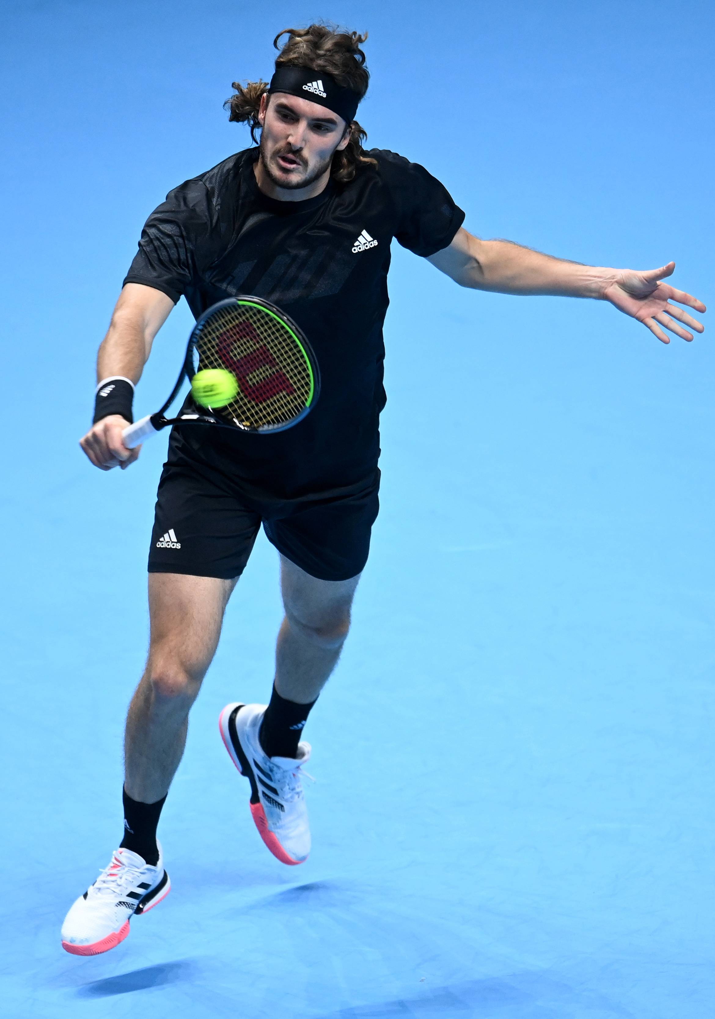 ATP总决赛逆转戴维斯杯，西西帕斯点燃赛场