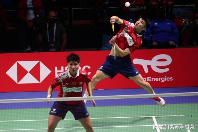 丹麦队碾压泰国队，黄鸭组合高光表现